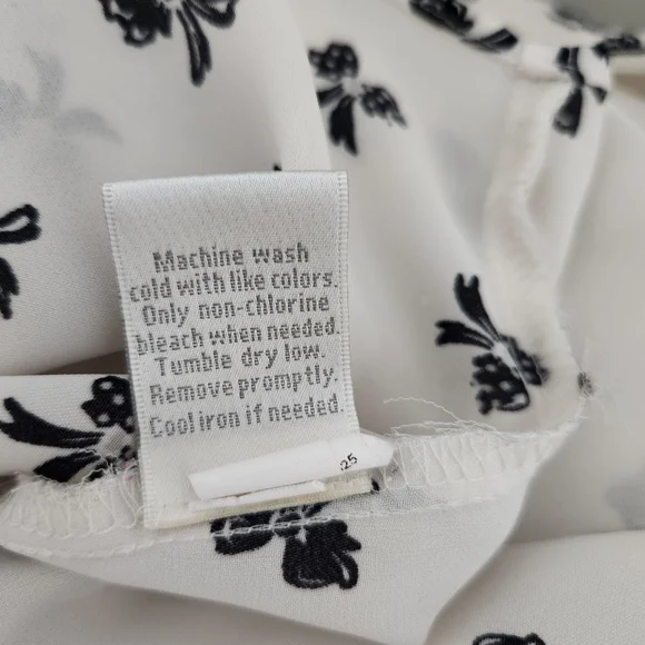 LC Lauren Conrad Cream Blouse with Black Bow Pattern, size M - Picture 7 of 7